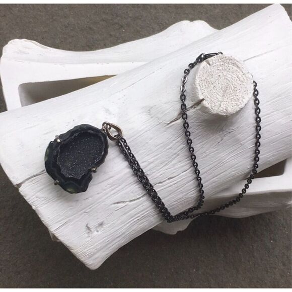 Tabasco Geode Black Crystal Sterling Silver necklace excellent condition - Picture 1 of 5